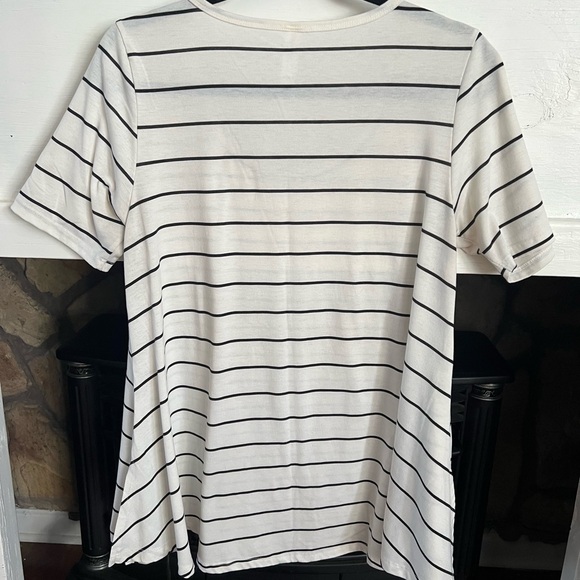 Women’s lulalaroe perfect tee, size medium, black and whitet - Picture 3 of 4